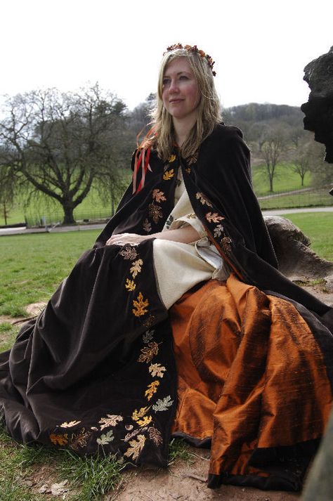 Cloak Ideas, Embroidered Cloak, Unicorn Things, Autumn Court, Oak Leaves And Acorns, Character Wardrobe, Witch Dress, Fantasy Dresses, Oak Leaves