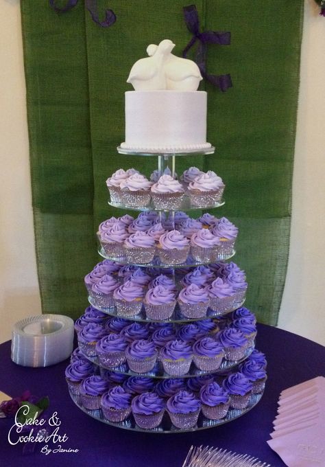 Purple Wedding Cupcakes, Christmas Cupcake Ideas, Sweet 16 Cupcakes, Wedding Cupcake Tower, Purple Sweet 16, Cupcake Tower Wedding, Purple Quince, Purple Wedding Cake, Cookies Wedding