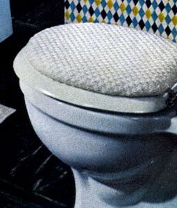 Crochet Toilet Seat Cover, Toilet Covers Ideas, 100 Crochet Stitches, Diy Toilet, Crochet Rug Patterns, Vintage Crochet Patterns, Toilet Covers, Bath Accessories Set, Crochet Headband Pattern