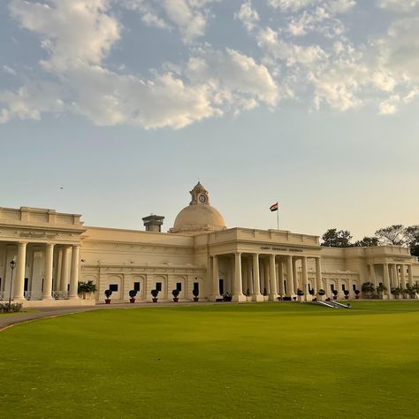 Iit Roorkee Campus, Iit Roorkee Wallpaper, Iit Bombay Campus, Iit Wallpapers, Iit Roorkee, Iit Bombay, Night Rides Car, Vision Board Pics, Krishna Hd