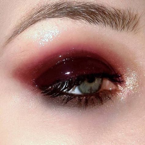 Cranberry Makeup, Red Smokey Eye, Red Eye Makeup, Vision Book, Makeup Tumblr, Glossy Eyes, Glossy Makeup, Color Board, Red Makeup