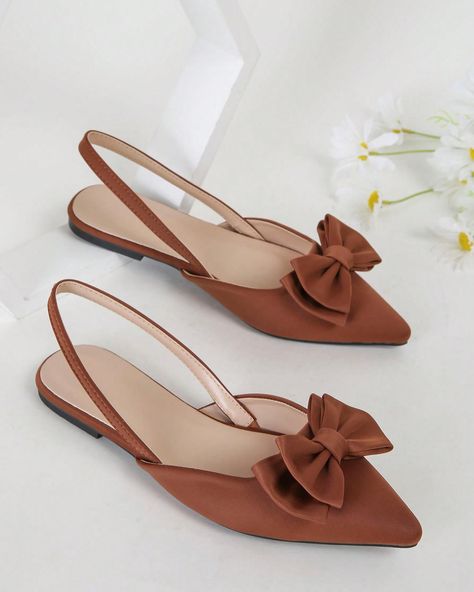 ✨Pre-order only, sizes 35 - 43✨ Fancy Flat Shoes, Classy Shoes Flats, Stylish Flat Shoes, Brown Flat Shoes, Casual Shoes Women Sneakers, Shoes Heels Classy, Classy Shoes, Women Flats, Slingback Flats