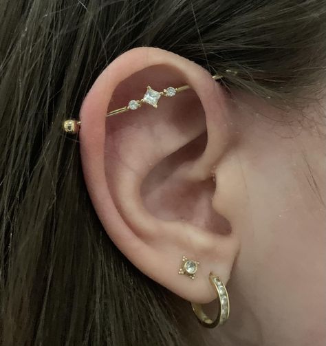 Triple Cubic Zirconia 14K Gold Internally Threaded Industrial Barbell – FreshTrends Flat And Industrial Piercing, Styled Industrial Piercing, Classy Industrial Piercing, Industrial Piercing Aesthetic, Gold Industrial Piercing, Erika Core, Cute Industrial Piercing, Bar Piercing, Piercing Industrial