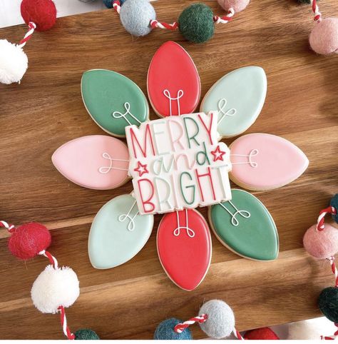 Easy Christmas Cookies Decorating, Christmas Sugar Cookie Designs, Best Christmas Cookie Recipes, Icing Designs, Christmas Sugar Cookies Decorated, Best Christmas Cookie Recipe, Cookie Decoration, Cute Christmas Cookies, Royal Iced Cookies