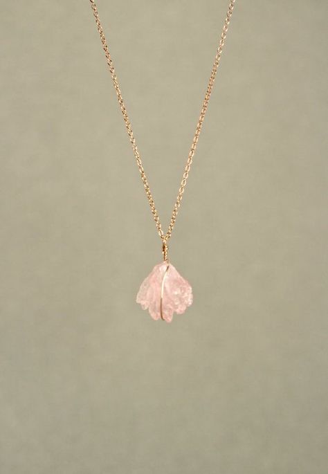 Gold Shell Necklace, Jewelry By Brand, Spiral Shell, Rose Quartz Jewelry, Beach Necklace, Raw Rose Quartz, Beach Necklaces, Rose Quartz Necklace, Quartz Jewelry