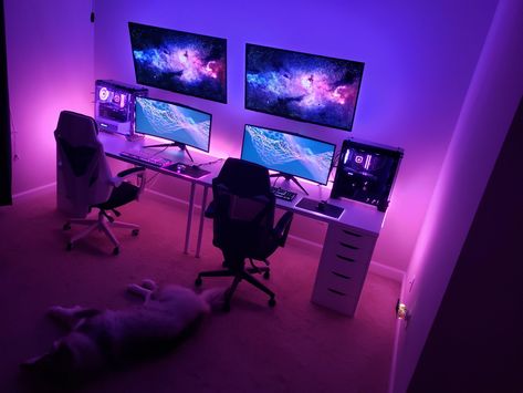 His And Hers Gaming Room, Boys Gaming Bedroom Ideas, Couple Gaming Room Setup, Small Gaming Room Ideas, Gaming Bedroom Ideas, Geek Room, Small Game Rooms, Game Room Kids, Setup Gamer