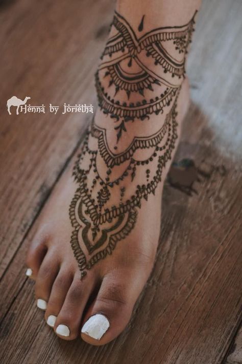 30+ Mandala Tattoo Ideas that Will ALWAYS be Popular Henna Design Feet Easy, Henna Side Tattoo, Henna On Feet Design Simple, Feet Henna Tattoo, Henna On Feet Simple, Henna Design Wedding, Henna Tattoo Designs Feet Simple, Henna Design On Foot, Henna Tattoo Feet Design