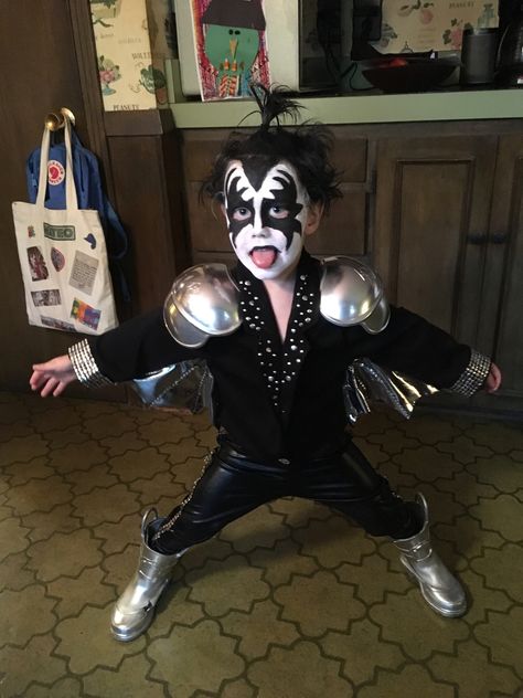 Kiss Band Costume, Gene Simmons Costume, Rock Band Costumes, Kiss Halloween Costumes, Banda Kiss, Gene Simmons Kiss, Demon Costume, Kiss Costume, Halloween Parejas