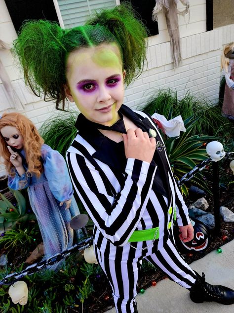 Homemade Beetlejuice Costume, Beetlejuice Hair Ideas, Diy Beetlejuice Makeup, Beetlejuice Makeup Kids, Girls Beetlejuice Costume, Beetlejuice Makeup Kids Easy, Beetlejuice Hair Female, Kids Beetlejuice Makeup, Easy Beetlejuice Makeup