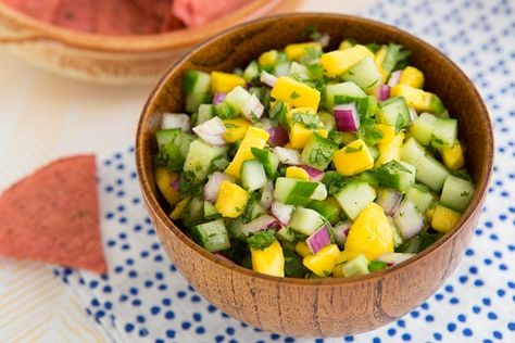 Cucumber Mango Salsa Cucumber Mango, Mango Salsa Recipes, Homemade Salsa Recipe, Fingerfood Party, Cowboy Caviar, Homemade Salsa, Mango Salsa, Salsa Recipe, Salsa Verde