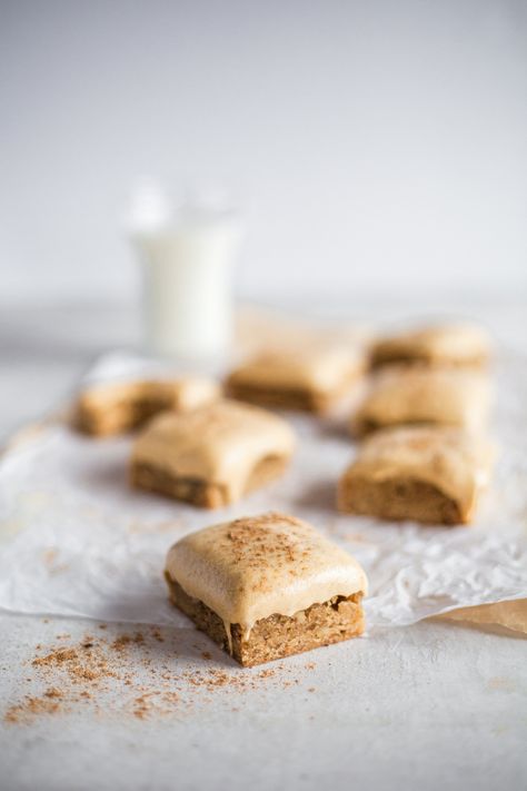 Chai Blondies, Blondie Bars, Brown Butter Frosting, Blondie Bar, Pumpkin Cream Cheese, Pumpkin Chai, Pumpkin Cream Cheeses, Pumpkin Flavor, Fall Dessert