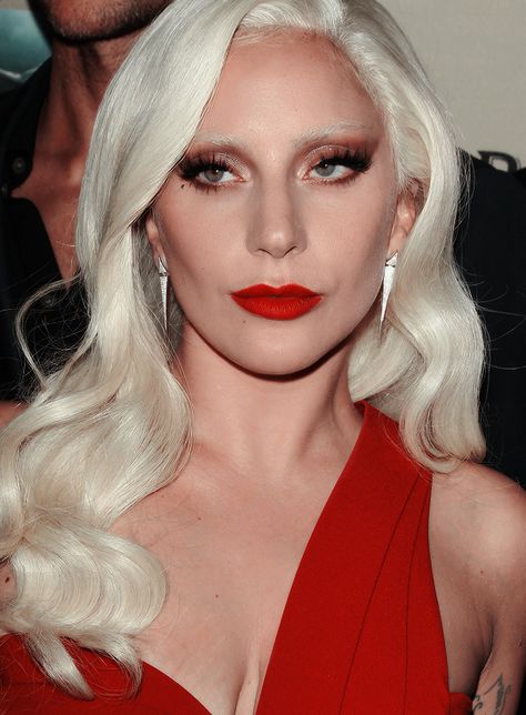 Gaga Makeup, Lady Gaga Makeup, Bleached Eyebrows, Lady Gaga Photos, Lady Gaga Pictures, Bridget Jones, Hair Braid, Horror Story, American Horror