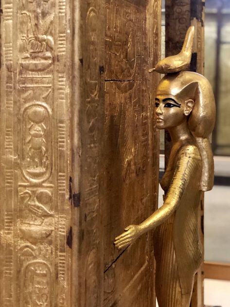 Howard Carter, King Tut Tomb, The Boy King, King Tutankhamun, Sun Worship, Visit Egypt, Valley Of The Kings, Tutankhamun, Egyptian History