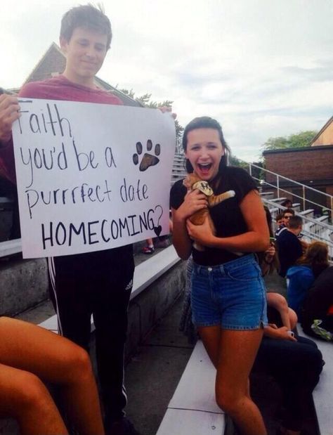 He got her a cat. Cat Hoco Proposal, Cat Promposal, Country Prom Proposal, Prom Asking, Dance Asks, Prom Posals, Hoco Signs, Prom Proposal Ideas, Cute Proposals