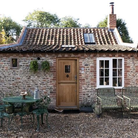 Spinks Nest Norfolk Stone Cottages Interior, Earthy House, Stone Cottage Homes, Small Stone Cottage, Cottage Style Doors, Granny Flat Plans, Small Apartment House, Summerhouse Ideas, Norfolk Cottages