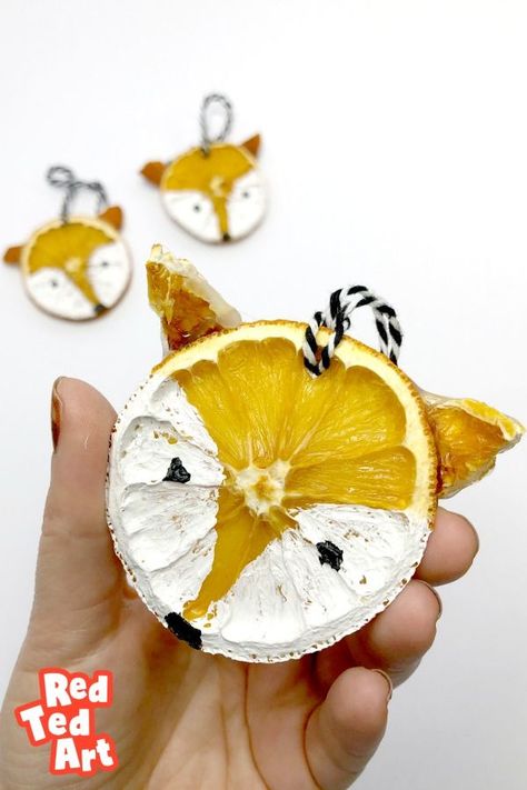 Red Ted Art's Dried Orange Slices Fox Ornaments - learn tricks to keep oranges bright! Learn how to dry orange slices and turn them into these fantastic orange slice foxes! Gorgeous. Make Dried Orange Slices, Toddler Ornaments, Easy Kids Crafts, Orange Ornaments, Orange Craft, Crafts By Season, Red Ted Art, Fruit Ornaments, Fox Crafts