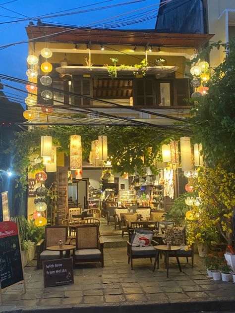 Vietnamese Cafe Interior, Hoi An Vietnam Aesthetic, Korean Restaurant Exterior, Hanok Cafe, Vietnam Houses, Vietnamese Coffee Shop, Vietnam Cafe, Vietnamese Cafe, Vietnam Aesthetic