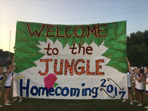 Football run through sign MCHS Homecoming Pep Rally Themes, Run Through Signs, Cheerleading Signs, School Dance Themes, School Spirit Posters, Rally Idea, Baby Shower Mum, Homecoming Decorations, Homecoming Signs