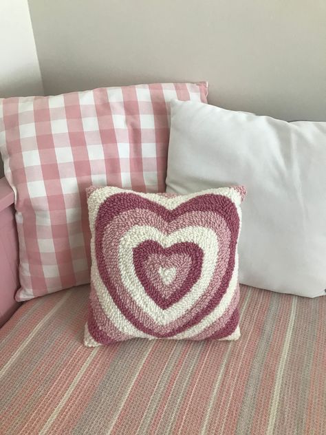 Powerpuff Heart Pillow💘 Very cute decoration idea for your room!✨ And also reat gift idea for your friends!💓 *Dimensions: 32x32 centimeters  *Handwash recommend If you have a question please let me know!✨ Powerpuff Girls Heart, Pink Room Design, Black Room Decor, Heart Pillows, Cute Cushions, Valentines Pillows, Pink Bedroom Decor, Girls Pillows, Girls Heart