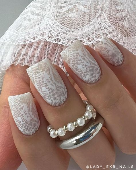 Western Wedding Nails, Concert Lookbook, Lace Manicure, Lace Wedding Nails, Nails Lace, Visual Campaign, Pale Nails, Lace Nail Design, Nail Aesthetics