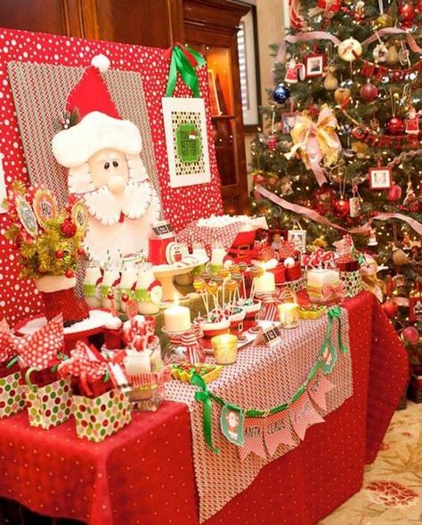 Christmas Party Decorations Ideas - Christmas Celebration - All about Christmas Christmas Pajama Party, Christmas Party Themes, Family Christmas Party, Kids Christmas Party, Christmas Birthday Party, Santa Claus Is Coming To Town, Christmas Party Decorations, Xmas Party, Decoration Christmas