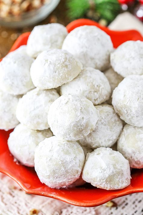 Russian Tea Cakes Recipe, Russian Teacakes, Russian Tea Cookies, Sand Tarts, Russian Tea Cakes, Pecan Snowball Cookies, Crescent Cookies, Easy To Make Cookies, Snow Balls