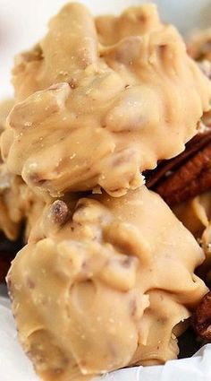 Praline Fudge Recipe, Southern Baking, Praline Candy, Praline Recipe, Mom On Timeout, Pecan Pies, Buttermilk Recipes, Candy Truffles, Pecan Pralines