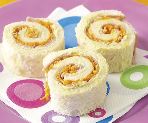 Pinwheel sandwiches Pinwheel Sandwich Recipes, Herbed Cream Cheese, How To Make Pinwheels, Pinwheel Sandwiches, Cream Cheese Sandwiches, Effects Of Sugar, Cheese Sandwich Recipes, Tea Party Food, Easy Food Art