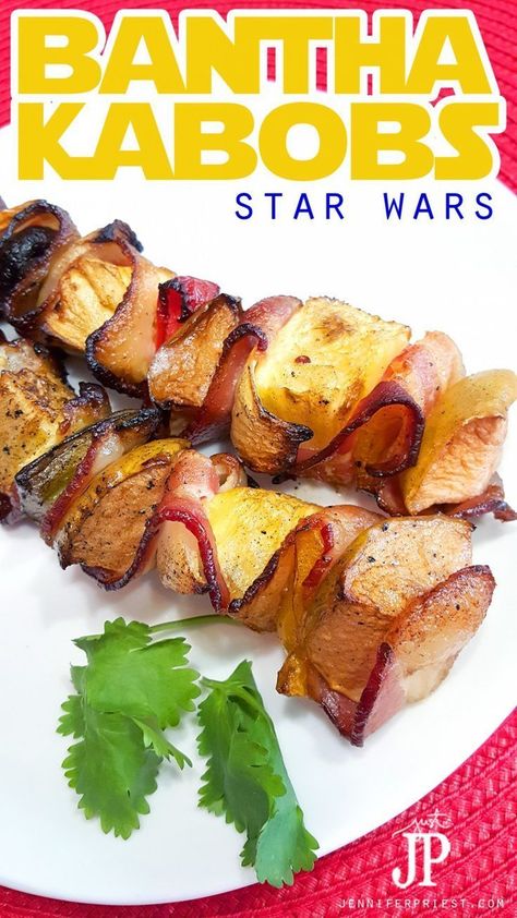 Star Wars Bantha Kabobs #SmartFunDIY #StarWars #Recipe Star Wars Bantha, Star Wars Recipe, Star Wars Themed Food, Kabobs On The Grill, Themed Recipes, Make Bacon, Star Wars Food, How To Make Bacon, Easy Party Food