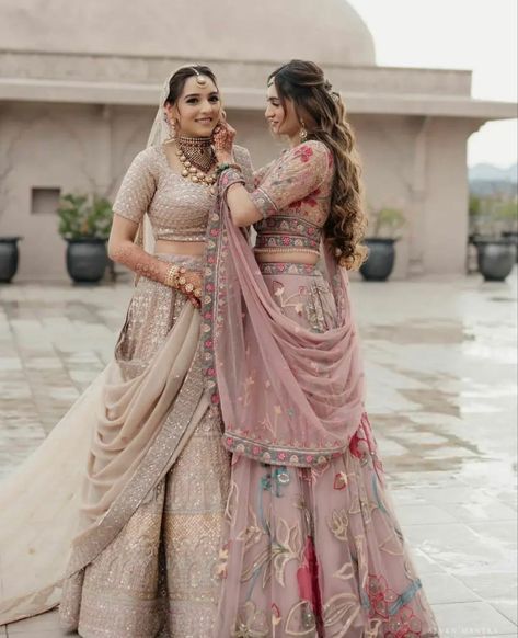 Bridal Sister Dress Indian, Bridesmaid Photoshoot Indian, Sister Portraits, Pakistani Bridesmaids, Lehenga Designs Latest, Latest Bridesmaid Dresses, Bridesmaid Poses, Bridesmaid Pictures, Bridesmaid Photoshoot