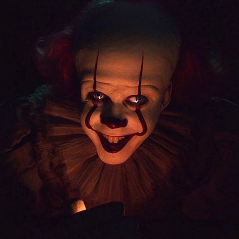 Bill Skarsgard Pennywise, Clown Horror, Pennywise The Clown, Jay Ryan, Pennywise The Dancing Clown, Bill Hader, Bill Skarsgard, Funny Horror, Horror Movie Art