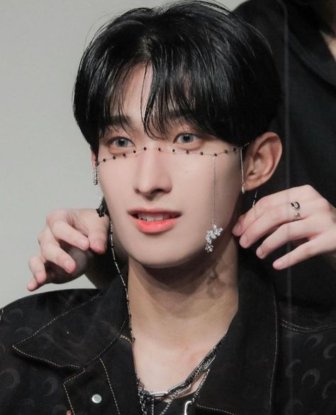 Face Chain, Seventeen Lee Seokmin, Sea Wallpaper, Facing The Sun, Fan Signs, Seventeen Debut, Seventeen Wonwoo, Model Inspo, Pledis 17