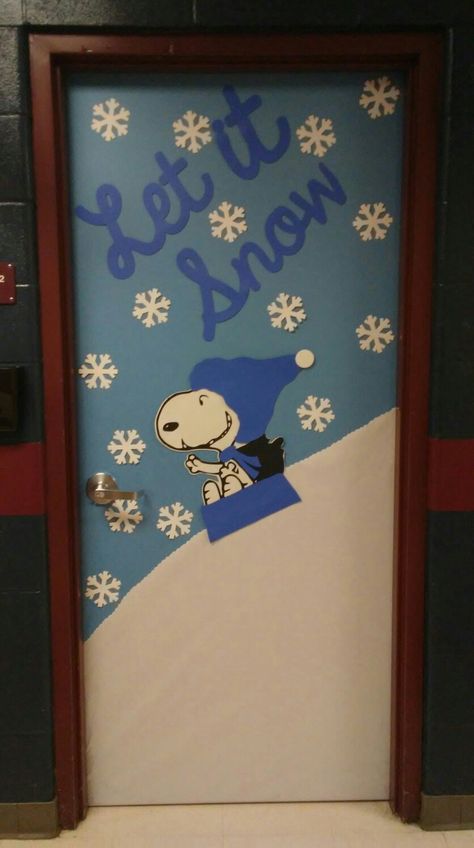 Christmas Dorm, Door Decorations Classroom Christmas, Holiday Door Decorations, Diy Christmas Door, Christmas Door Decorating Contest, Christmas Classroom Door, Winter Door Decorations, School Door Decorations, Christmas Door Decoration