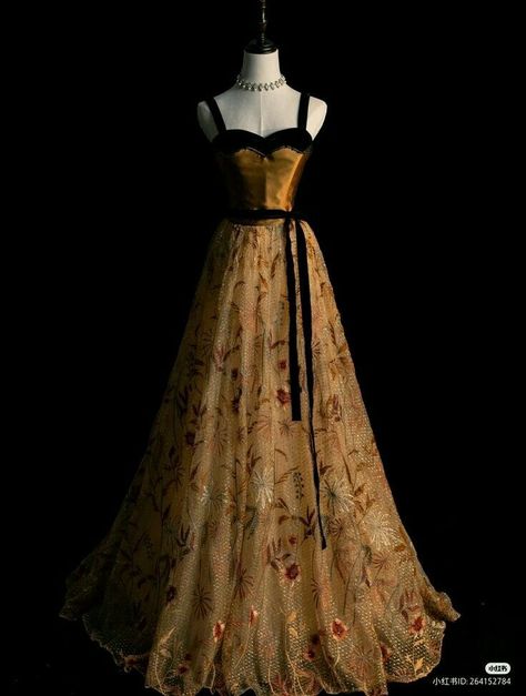 Gala Dresses Classy Midi, Hunger Games Dresses Gowns, Yule Ball Outfits Hufflepuff, Prom Dress Fairycore, Hippie Prom Dresses, Classy Ball Gowns, Beautiful Dresses Elegant, Victorian Prom Dress, Whimsical Dress