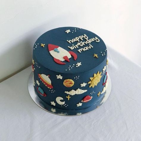 Korean Birthday Cake For Kids, Boy Birthday Cake Design, Bento Cake Boy, Aesthetic Cakes For Boys, Cake For Boys Kids, 1st Birthday Space Cake, Bento Cake For Boys, Cake For Birthday Boy, Cake For Boys Birthday Kids