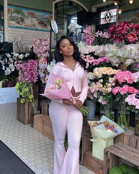 In full bloom🌸 | Instagram Feminine Black Women, Femininity Aesthetic, Pink Lifestyle, Boujee Outfits, Black Femininity, Grown Women, Pink Girly Things, Feminine Aesthetic, In Full Bloom