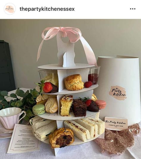 Afternoon Tea Take Home Caddy's | Premier Packaging Solutions Graze Box Packaging, English High Tea, Graze Boxes, Food Delivery Packaging, Afternoon Tea Stand, Afternoon Tea At Home, Afternoon Tea Hamper, Tea Stand, Grazing Boxes