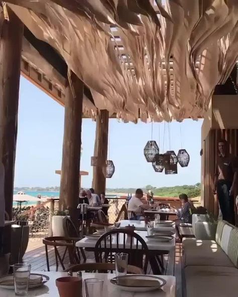 Resort Video, Ocean Restaurant, Costa Navarino, Outdoor Restaurant Design, Beach Restaurant, Loft Interior, Outdoor Cafe, Outdoor Restaurant, Beach Bar