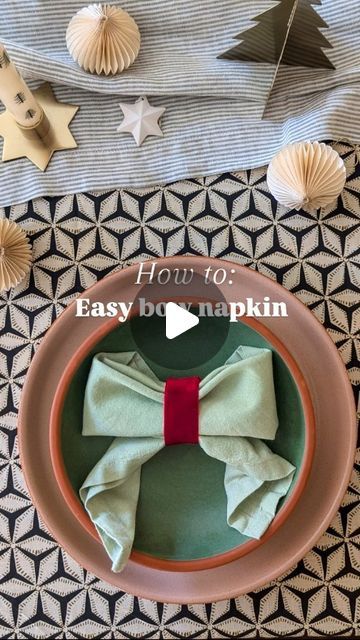 Lara Winter on Instagram: "This year seems bow 🎀 crazy! So here's another idea of how to add them to your festive decor. This super easy bow napkin, which you can make by using some pretty velvet ribbon like I did or by simply using a napkin ring.  Will you give this a go? Don't forget to share with your 🎀 obsessed friend!  #tabledecor #festivetable #bownapkin #napkinfolding #wintertable #christmasdiy #christmastable #christmasdecorideas" Napkin Folding Ideas With Rings, Napkin Rings Diy Ideas, Ribbon Napkin Rings, Ribbon Napkin, Ribbon Table Runner, Bow Napkin, Easy Bow, Table Runner Diy, Winter Table