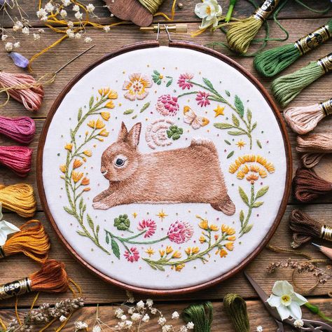 Thread Painting Tutorial, Bunny Embroidery, Thread Painting, Hand Embroidery Pattern, Printable Patterns, Hoop Art, Embroidery Pattern, Blank Greeting Cards, Embroidery Hoop