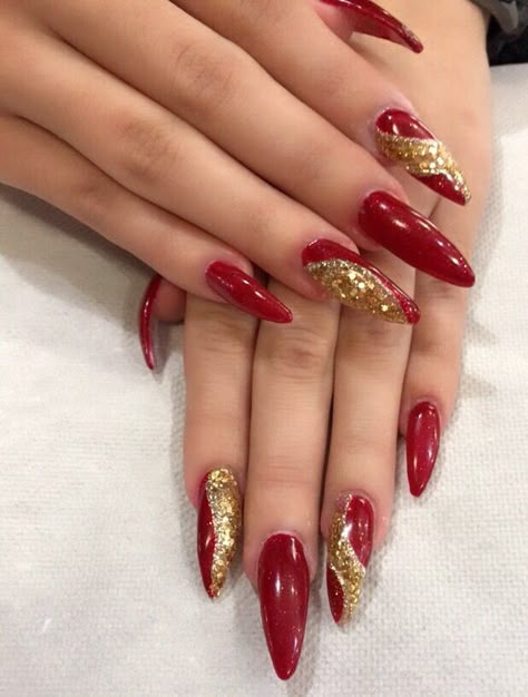 Cute Almond Red nails with gold Red Gold Glitter Nails, Oxblood And Gold Nails, Nails Acrylic Red And Gold, Red And Gold Christmas Nail Designs, Red Nails With Gold Tips, Red And Glitter Nail Designs, Red Gold Nail Art, Nails Red And Gold Glitter, Red With Gold Nails