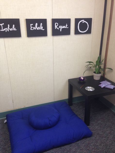 This is my peace corner I just set up in my fourth grade classroom. Students can ask to go there if they feel the need. I also plan on using it when the kids aren't around! Fourth Grade Classroom, Peace Corner, Asd Classroom, Mindfulness Classroom, Calming Room, Reggio Classroom, School Counseling Lessons, Calm Down Corner, Calming Spaces