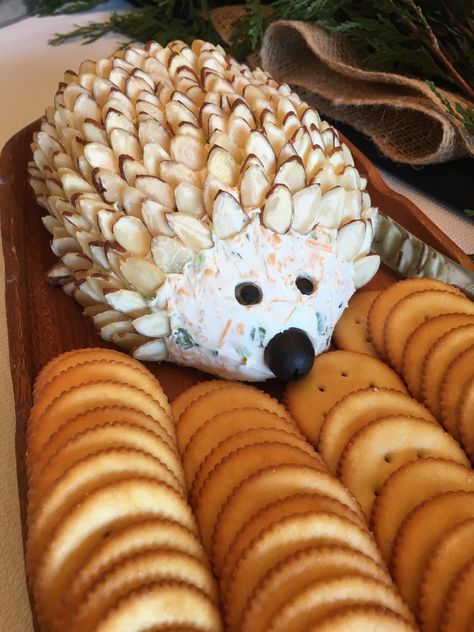 Woodland Treats, Forest Themed Food Ideas, Woodsy Food Ideas, Woodland Shower Theme, Woodland Creature Food Ideas, Woodland Themed Charcuterie Board, Woodland Themed Party Food, Forest Theme Food, Woodland Theme Birthday Party Food