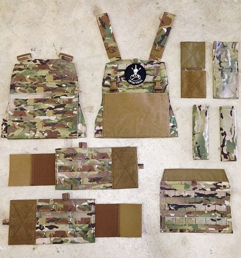 Diy Plate Carrier, Military Loadout, Waste Fashion, Zero Waste Fashion, Tactical Wear, Denim Projects, Plate Carrier, Chest Rig, Athletic Gear