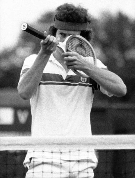 Iconic Tennis Photos, Marlon Brando James Dean, Court Photoshoot, Tennis Court Photoshoot, Photo Sport, Sport Pool, Tennis Photos, Tennis Aesthetic, John Mcenroe