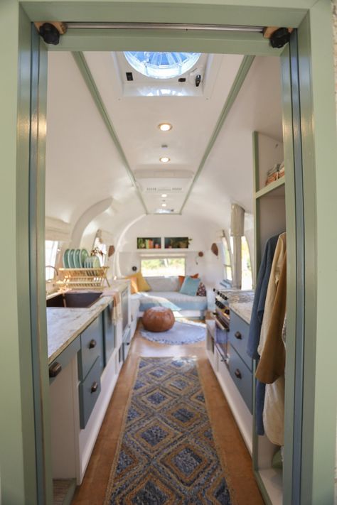 1965 22' Airstream Safari — perpetually devastated Diy Airstream Remodel, Air Stream Remodel Interiors, Airstream Layout, Airstream Interior Ideas, Airstream Bedroom, Airstream Safari, Modern Moroccan Design, Air Stream, Airstream Remodel