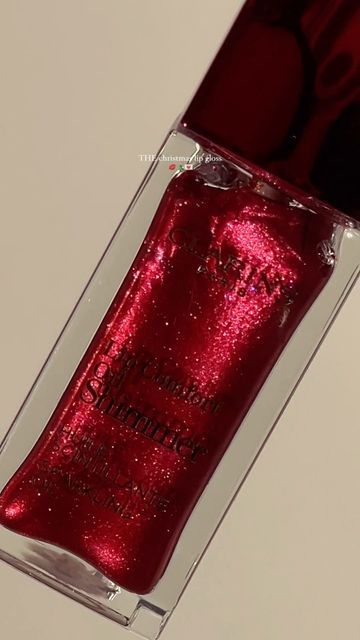 jessica on Instagram: "it literally looks like molten red satin & sequins 🥹💌💌 + it’s actually a lip oil so it’s nourishing as well product details — anzeige/tag, unbezahlt @clarinsofficial shimmer lip oil 08 burgundy wine 💋 lip combo • lipgloss • lip swatch • red lips • shimmer makeup • glitter makeup • red lipstick • holiday makeup • Christmas makeup" Mine Makeup, Race Dress, Glossy Pops, Holiday Makeup Christmas, Red Lipgloss, November Mood, Lipgloss Swatches, Wine Lips, Makeup Christmas