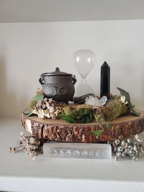 Witchy Room, Witchcraft Altar, Witch Room, Crystal Altar, Witches Altar, Wiccan Altar, Eclectic Witch, Witch Diy, Pagan Altar