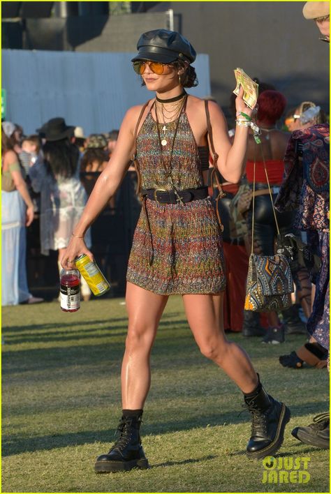 Vanessa Hudgens Coachella, Vanessa Hudgens Outfits, Coachella Inspired Outfits, Look Da Festival, Estilo Vanessa Hudgens, Cochella Outfits, Coachella 2018, Vanessa Hudgens Style, Coachella Looks