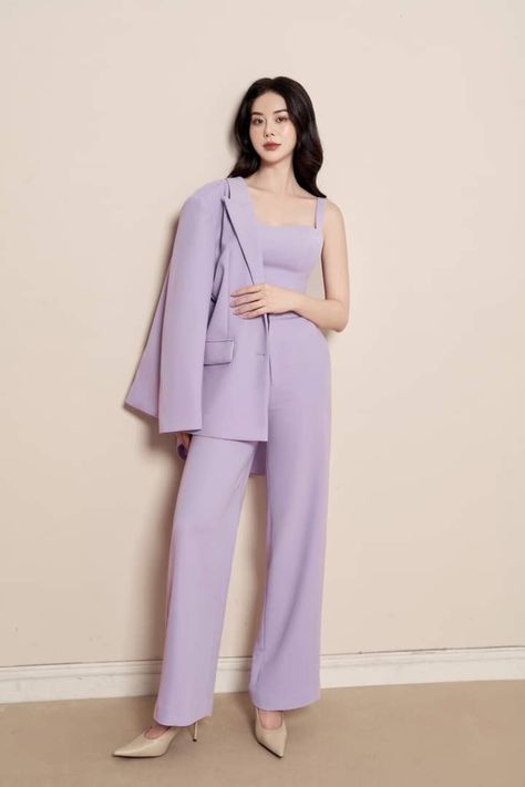 Outfit Gala, Lilac Jeans, Woman Suit Fashion Classy, Elegant Classic Fashion, Classy Jumpsuit Outfits, Fashion Trend Pattern, Women Suits Wedding, Chic Clothing Style, Classy Business Outfits